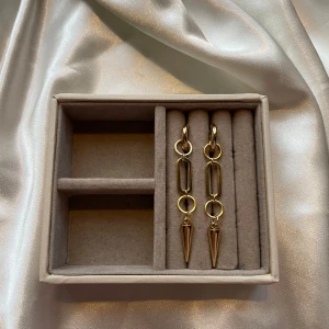 Maya earrings  - 45kr per par, gjorda i rostfritt stål vilket innebär att metallen inte färgar av sig eller tappar färg💐