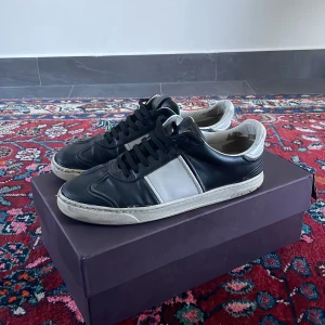 Valentino Flycrews - Ett par feta flycrews | otroligt bra pris, därför är det fast | storlek 42 men passar även 43 