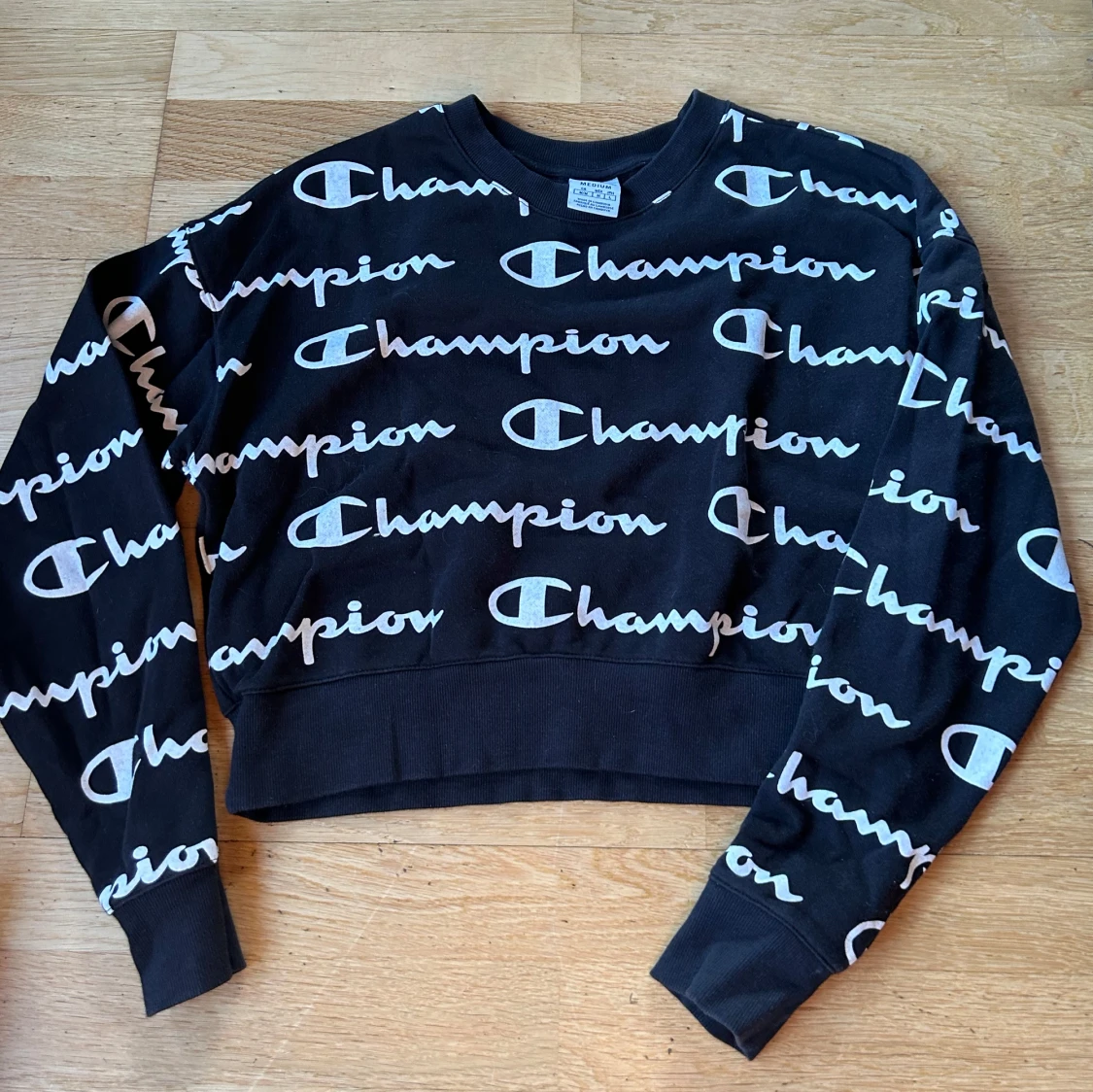 Svart croppad tröja Champion