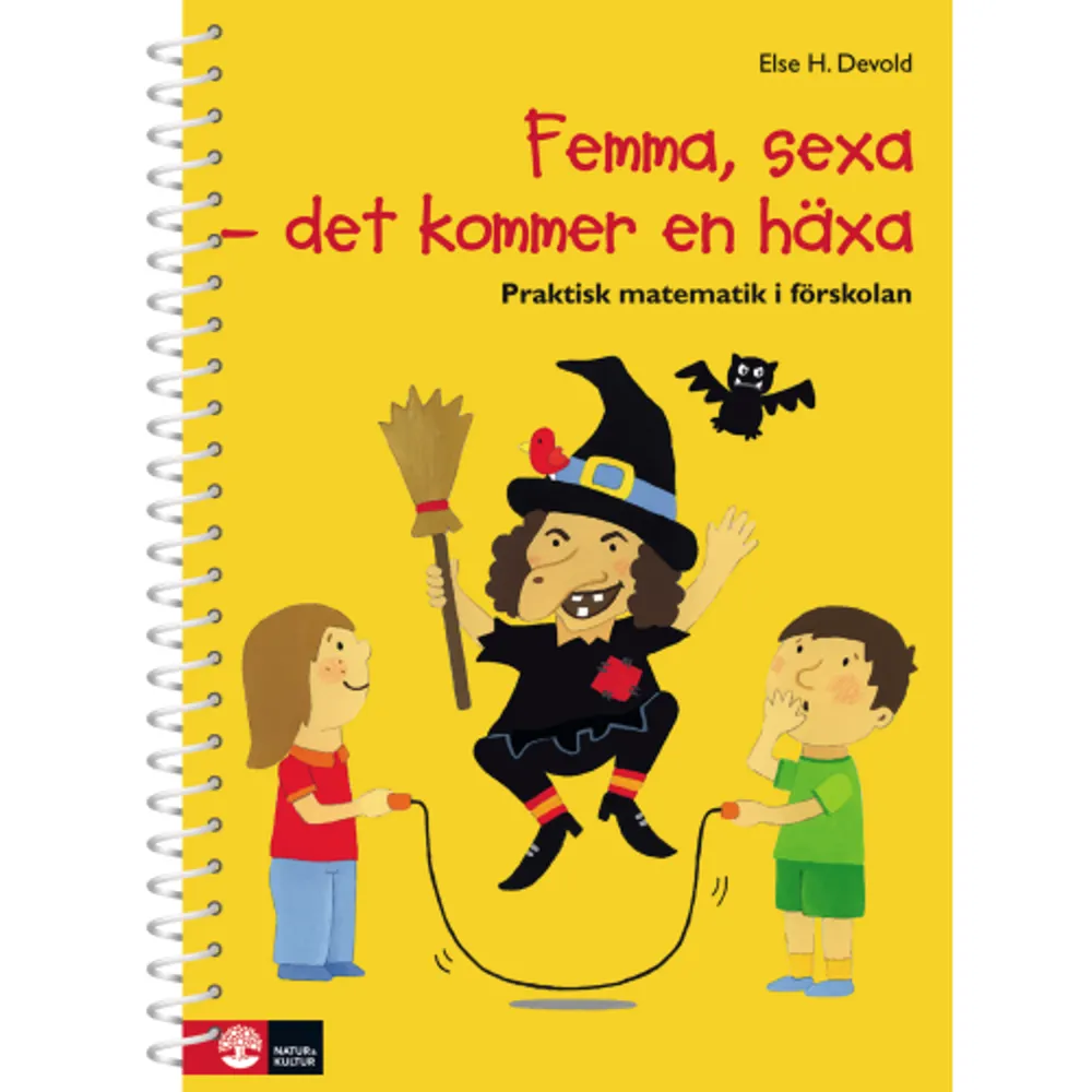 I bokens första del presenteras huvudområdena i ”Tal, mätning och form” med tonvikt på taluppfattning, geometrisk förståelse, språkförståelse och problemlösning. I bokens andra del finns en samling aktiviteter som kan bidra till barnens matematikutveckling. Aktiviteterna är olika slags lekar, sånger och spel som passar in i förskolans vardag. Många av dem kan med fördel utföras utomhus, så att barnen får springa runt och röra på sig. Varje aktivitet presenteras överskådligt på en sida under rubrikerna:* Ämnesfokus (d.v.s. vilket matematiskt begrepp övar vi med den här aktiviteten)* Material* Gör så här* Praktiska tips. Längst bak i boken finns en litteraturlista för den som vill läsa mer om matematik i förskolan.    Format Övrigt   Omfång 64 sidor   Språk Svenska   Förlag Natur & Kultur Läromedel och Akademi   Utgivningsdatum 2009-06-15   Medverkande Eva Marand   ISBN 9789127416437  . Böcker.