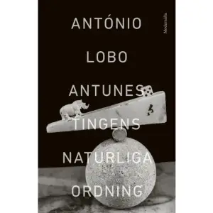 Andra boken i Benfica-trilogin »Antunes har ännu inte fått Nobelpriset. Men det är hög tid.« | Claes Wahlin, Aftonbladet »En av världens främsta prosaförfattare.« | Mats Gellerfelt, SvD »En författare som har full kontroll över varje aspekt av sin enorma talang.» | The Observer Fem syskon växer upp i en lätt förfallen patriciervilla i Lissabon-stadsdelen Benfica med en tyrannisk far och en eftergiven mor. I ett växelspel av röster träder de fram. Dit hör exempelvis officeren som torterats i fängelse på grund av sitt engagemang mot Salazars fascistiska diktatur. Men också hans »oäkta« dotter, som bor i vindsrummet likt Bertha Rochester i Jane Eyre, och som i sin tur föder en »oäkta« son. Tingens naturliga ordning är den fristående andra delen i António Lobo Antunes hyllade »Benfica-trilogi«. En berättelse om två familjer som bildar ett porträtt av det söndrade postfascistiska Portugal.  I översättning av Marianne Eyre och med ett nyskrivet förord av författaren och journalisten Mikael Timm. ANTÓNIO LOBO ANTUNES [f. 1942] deltog som militärläkare i Portugals krig i Angola. Efter hemkomsten till Lissabon började han skriva romaner, som ofta är ett slags uppgörelser med Portugals koloniala och fascistiska förflutna. Med sin särpräglade stil, en sällsynt explosiv variant av »medvetandeström«, räknas Antunes till Europas mest betydande romanförfattare. »Benfica-trilogin« - Betraktelse över själens passioner, Tingens naturliga ordning och Carlos Gardels död - hör till hans mest omtalade böcker. »Lobo Antunes hör till de av världens nu levande författare som kommer att betyda allra mest i framtiden.« | Harold Bloom »Conrads och Faulkners arvtagare.« | George Steiner »En av världens skickligaste psykologiska karaktärstecknare, oavsett språkområde.« | The New Yorker    Format Inbunden   Omfång 317 sidor   Språk Svenska   Förlag Modernista   Utgivningsdatum 2017-03-07   Medverkande Marianne Eyre   Medverkande Lars Sundh   Medverkande Mikael Timm   ISBN 9789176450345  