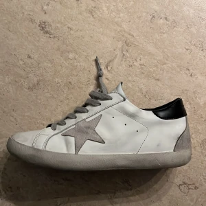 Golden Goose Skor - Golden Goose skor skicket är 8/10 pris går att diskuteras och om du har frågor så är det bara att skriva