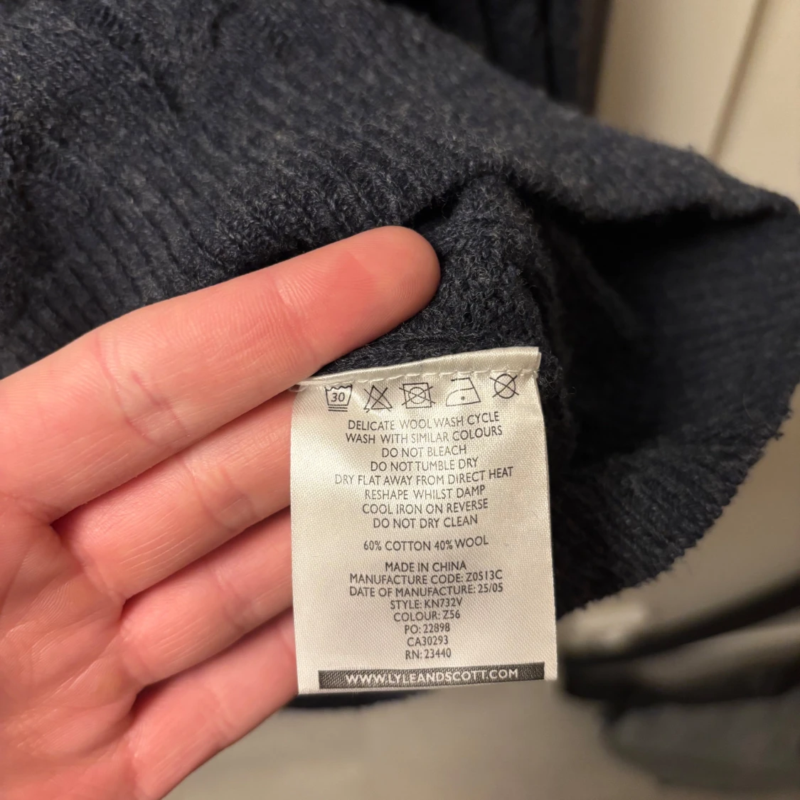 Mörkblå stickad tröja från Lyle & Scott - 91
