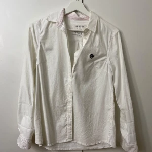 Vit skjorta från Bondelid - Klassisk vit skjorta från Bondelid i storlek 34. Endast använd en gång.