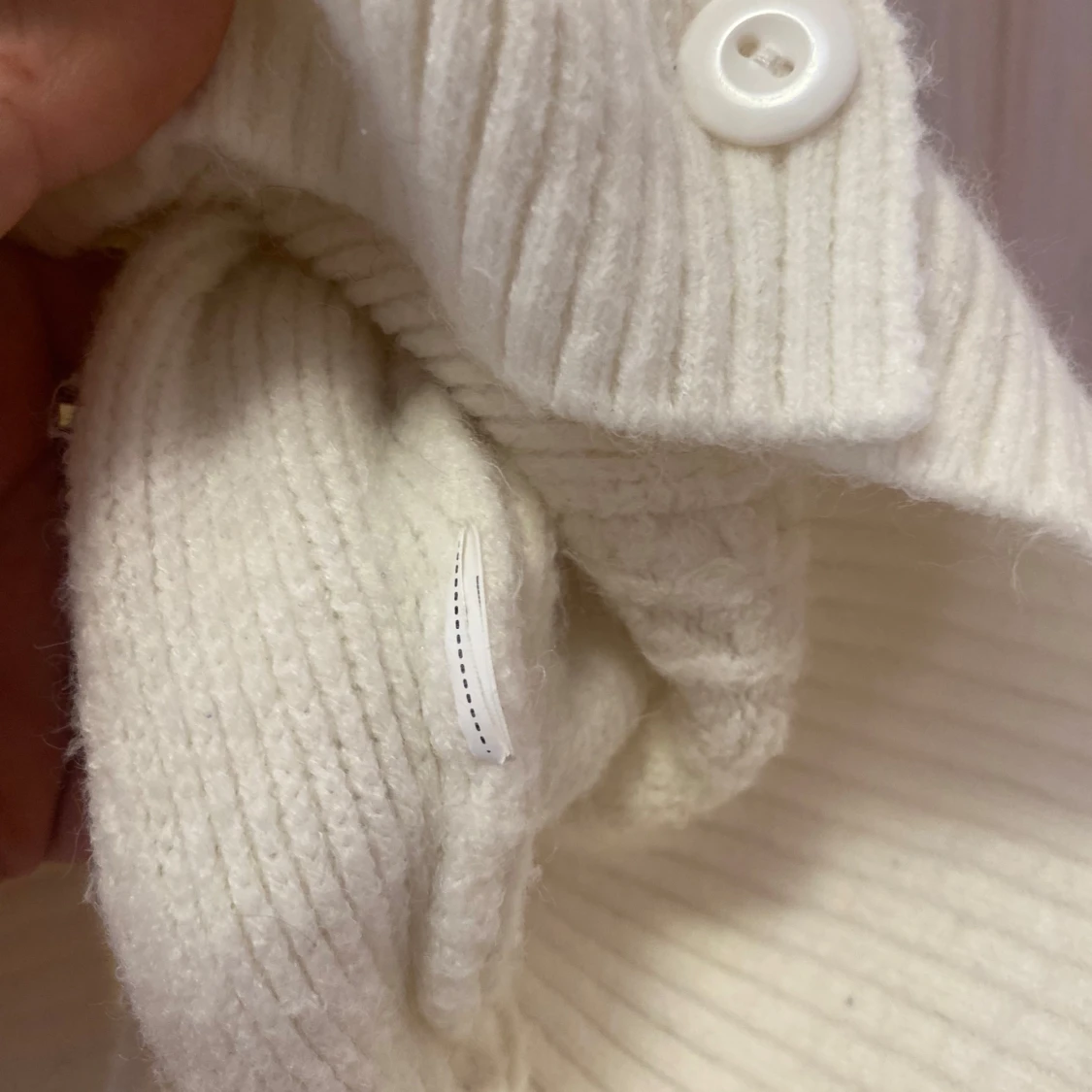 Vit stickad kofta med flätmönster - 90
