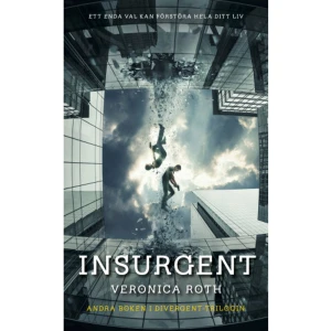 Insurgent (pocket) - DIVERGENT-TRILOGIN: Nu över 30 miljoner sålda exemplar och biosuccé för den första filmen! Uppföljaren Insurgent går upp på bio den 20 mars - samtidigt kommer nu boken i ny pocketutgåva med filmomslag.Ett enda val kan förändra dig - eller förgöra dig. Men varje val har konsekvenser, och när oroligheter väller upp i falangerna omkring henne måste Tris Prior fortsätta att försöka rädda dem hon älskar - och sig själv- samtidigt som hon brottas med svåra frågor om sorg och förlåtelse, identitet och lojalitet, politik och kärlek.Tris initiationsdag borde ha varit en dag fylld av firande och segeryra tillsammans med hennes valda falang. I stället slutade dagen i outsägliga fasor. Nu rasar krig, och konflikterna mellan falangerna och deras ideologier växer. Och i krigstider måste man välja sida, hemligheter kommer i ljuset, och de val som måste göras blir ännu större och mer oåterkalleliga.Tris har förändrats, dels genom sina beslut, men också på grund av nya upptäckter och skiftande relationer. Nu måste hon omfamna sin divergens fullt ut, oavsett vilka risker det innebär.VERONICA ROTH föddes 1988 i en förort till Chicago. Medan hon studerade på universitetet började hon skriva på sin dystopiska science fiction-trilogi - Divergent, Insurgent och Allegiant - succéböckerna som hittills har sålt i över 30 miljoner exemplar världen över! Våren 2014 hade filmversionen av Divergent, med bland annat Shailene Woodley och Kate Winslet i rollerna, premiär. Kort därefter påbörjades inspelningarna av uppföljaren Insurgent, som har svensk premiär den 20 mars. Insurgent (Movie Tie-In Edition) är en särskild pocketutgåva som släpps i samband med filmpremiären.    Format Pocket   Omfång 381 sidor   Språk Svenska   Förlag Modernista   Utgivningsdatum 2015-02-19   Medverkande Katarina Falk   Medverkande Lars Sundh   ISBN 9789176453070  