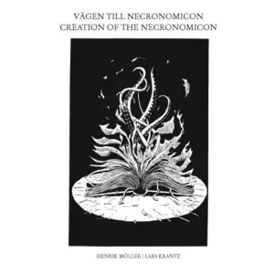 Nytt samarbete mellan Filmskaparen Henrik Möller och serietecknaren Lars Krantz. I denna fristående uppföljare till Att skapa en gud utvecklar de HP Lovecrafts mytologi kring Abdul Alhazred, den galne poeten, och tillkomsten av den fördömda boken Necronomicon. - Another collaboration between filmmaker Henrik Möller and comics artist Lars Krantz. The self-contained sequel to their Creation of a god, this is an elaboration on the mythology created by HP Lovecraft concerning the mad poet Abdul Alhazred and the creation of the accursed Necronomicon.    Format Inbunden   Omfång 88 sidor   Språk Svenska   Förlag C´est Bon Kultur   Utgivningsdatum 2017-09-16   Medverkande Lars Krantz   Medverkande Mattias Elftorp   ISBN 9789187825125  