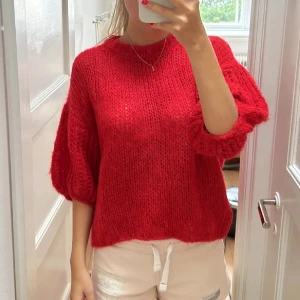 Röd stickad tröja - Jättefin stickad tröja från Black Colour i storlek S/M❤️❤️