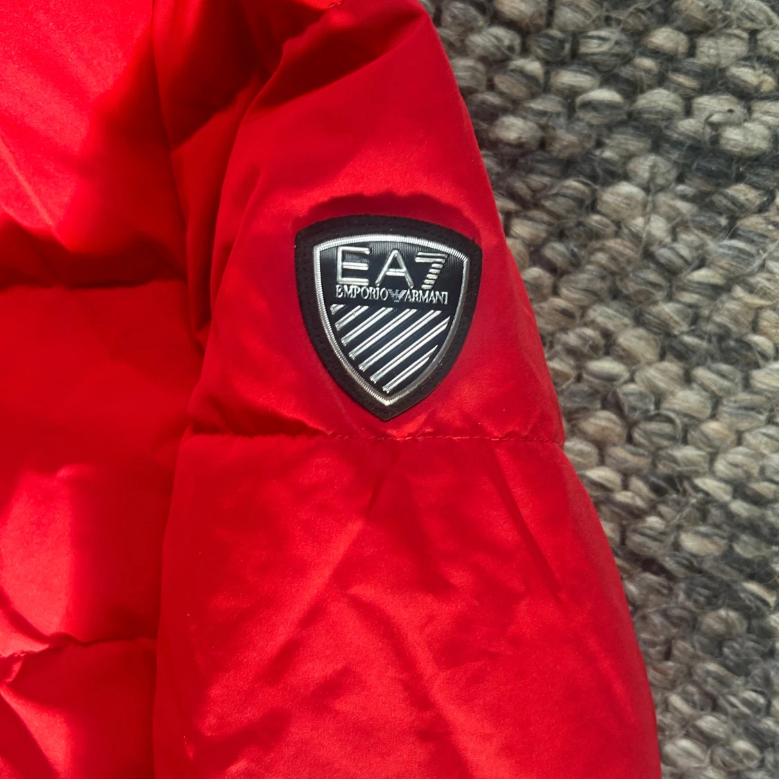 Röd pufferjacka från Emporio Armani - 90