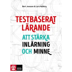 Hur kan vi förbättra lärandet? Effektiva metoder är hett efterfrågade i skolan såväl som samhället och de forskningsbaserade metoderna finns. Utmaningen ligger i att tillämpa dem. Testbaserat lärande är ett effektivt sätt att stärka minne och lärande som baseras på forskning inom kognitiv psykologi och neurovetenskap. Metoden introducerades för över 100 år sedan och har ett omfattande stöd inom vetenskapen. Idag används den dock endast i begränsad omfattning och ofta utan systematik. Den här boken vänder sig till alla lärare och studenter som vill ha konkreta tips på hur testbaserat lärande och andra inlärningsstrategier praktiskt kan användas för att nå ett systematiskt och effektivt lärande. Boken beskriver också grunderna för hur hjärnan är organiserad och hur olika psykologiska funktioner påverkar lärandet. Ett avslutande appendix sammanfattar fakta om hjärnans uppbyggnad och funktion. Bert Jonsson är docent i psykologi och professor i beteendevetenskapliga mätningar och är verksam vid institutionen för tillämpad utbildningsvetenskap, Umeå universitet. Lars Nyberg är professor i psykologi och neurovetenskap samt föreståndare för Umeå centrum för funktionell hjärnavbildning (UFBI), Umeå Universitet. Båda författarna har omfattande erfarenhet av undervisning på olika nivåer och av forskning om lärande och minne hos barn, vuxna och äldre individer.    Format Danskt band   Omfång 141 sidor   Språk Svenska   Förlag Natur & Kultur Akademisk   Utgivningsdatum 2020-09-15   Medverkande Lars Nyberg   ISBN 9789127827370  