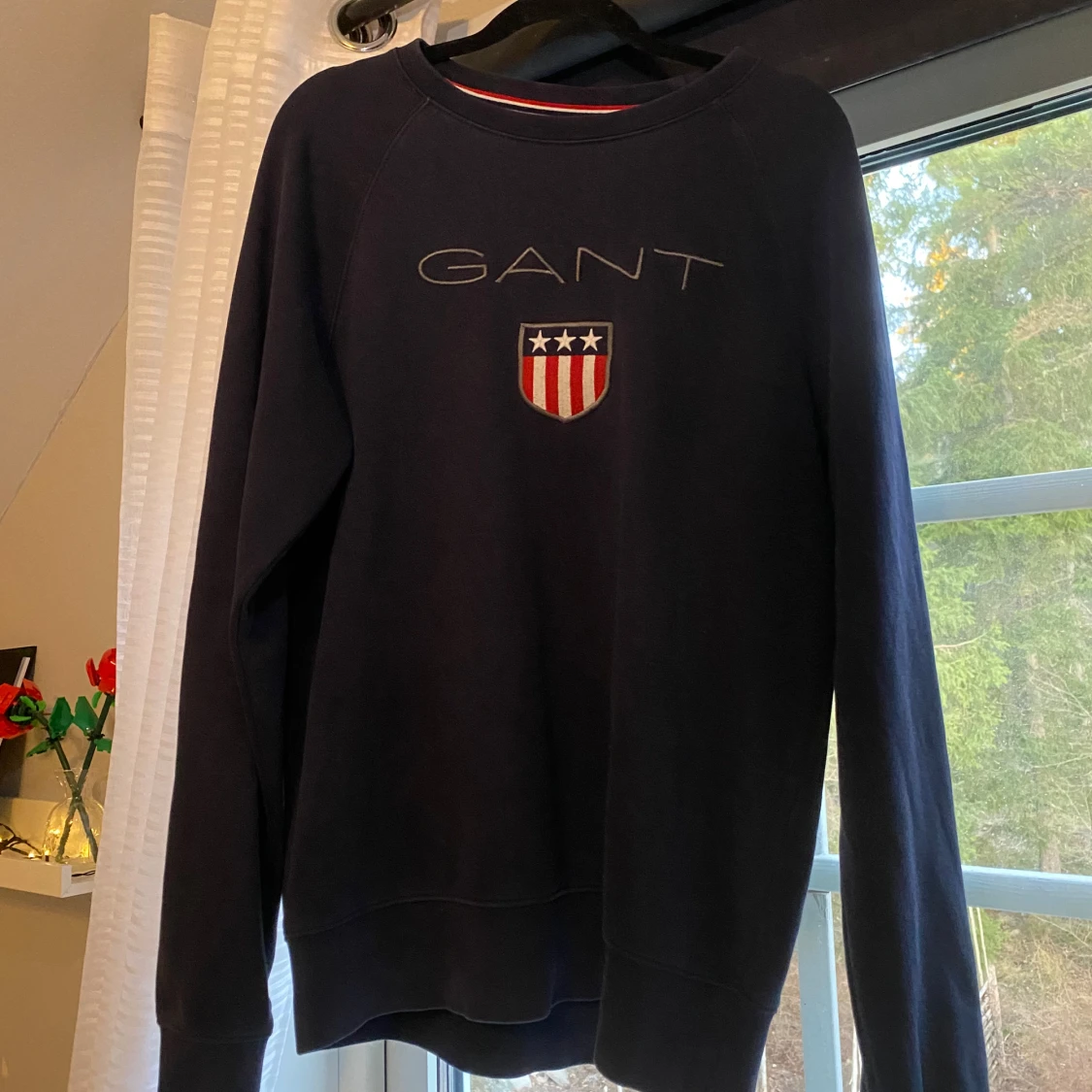 Mörkblå tröja från GANT