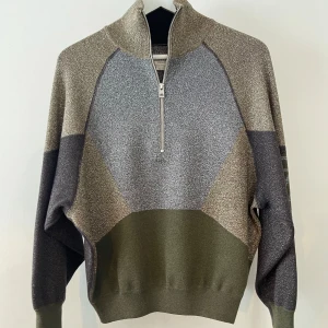 Zadig & Voltaire tröja - Säljer min Zadig & Voltaire glittriga tröja i mycket bra skick. Köpt på Zadig & Voltaires hemsida för 4500. 💖