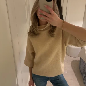 Stickad Tshirt  - Superfin stickad Tshirt från Zara i ullblandning💕