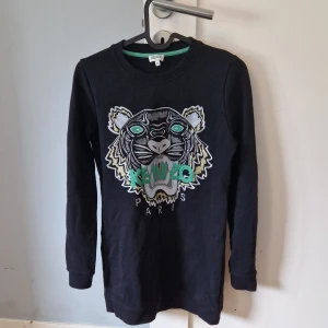 Kenzo klänning - En äkta kenzo klänning i storlek XS. Typ aldrig andvänd. Kontakta för frågor.