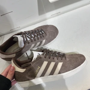 Gazelle adidas  - Helt nya och även slutsålda på hemsidan! Nypris 1245