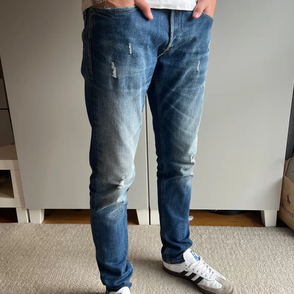 Tja! Säljer ett par riktigt feta Replay jeans! Nypris ish 1800kr, mitt pris ej spikat= budgivning! 10/10 skick! Vid fler frågor tveka inte att kontakta mig via pm! //JeansLabbet. Jeans & Byxor.