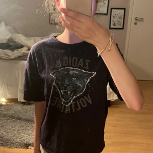 Zadig tröja ❤️ - Säljer den här super snygga tröjan från Zadig & Voltaire❤️ sitter som storlek XS och är i super bra skick, det är bara det att några pärlor har lossnat men det syns inte på ❤️