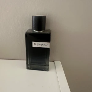 YSL herr parfym - Max 10 sprut använda  Köpt för 1100 