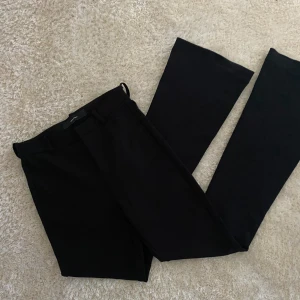 Kostymbyxor - Mjuka kostymbyxor från veromoda, något stretchiga. Storlek XS/32. Lite nopprig på vissa ställen🩷