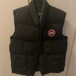 Canada Goose herr vest  - Vesten är i bra skick och är i storleken M