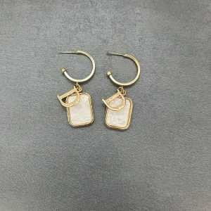 Dior liknande öronhängen  - Aldrig använda! 