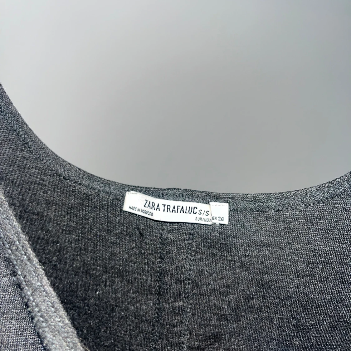 Mörkgrå klänning  - 90