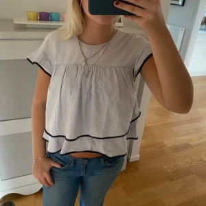 Ljusblå blus  - Så fin! Från zara 