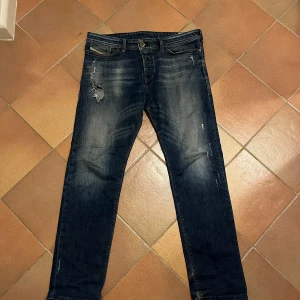 Diesel jeans - Ett par riktigt fina diesel jeans i bra skick som är små i storleken hör av vid frågor