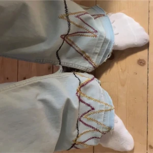 Supercoola jeans - Säljer dessa supersnygga jeans köpts här på plick, därav okänt märke. 🩷🧡