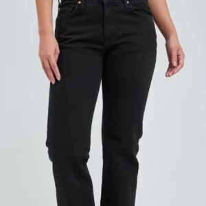 Jeans low straight jeans från Bikbok!  - Jeans low straight jeans från Bikbok!  Waist 24, Lenght 30. Svarta i otroligt fint skick!   HELT OANVÄNDA! 