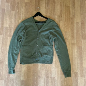 Tunn cardigan  - Super skön cardigan  Säljer då jag söker efter en tjockare 