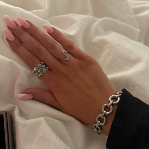 Edblad armband - Säljer pga den inte kommer till användning💞ny pris runt 600-700kr💞