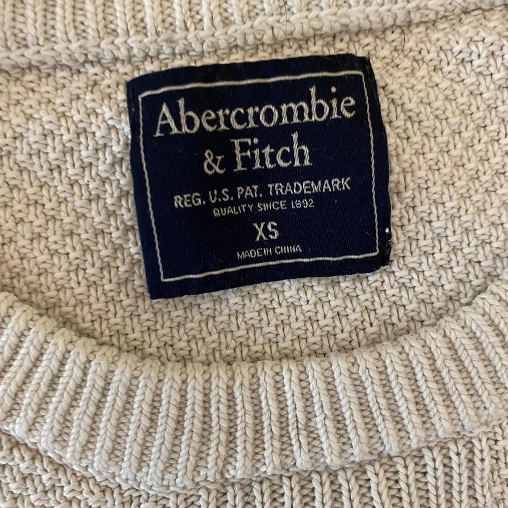 Vit Abercrombie & Fitch tröja  10/10 skick  Storlek: XS Knappt använd . Tröjor & Koftor.