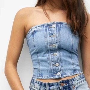 Topp i jeanstyg - Aldrig använd, prislappen är kvar💕💕  