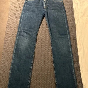 Levis 501 - Levis 501or. Midja 30, längd 34. Finns det frågor är det bara att säga till! Använda typ 2-3 gånger pga dom är för långa för mig. 