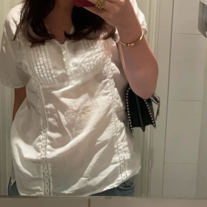Blus - Jättesöt vit blus i strl s