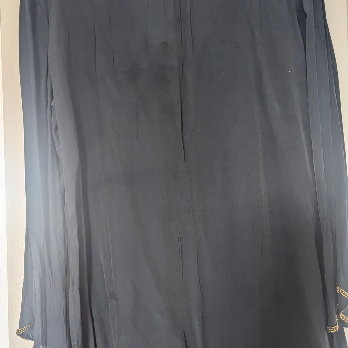 Svart tunika/kaftan med guldbroderi - 90