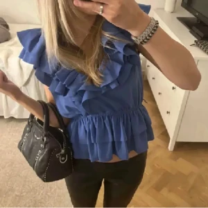 Topp från H&M - Säljer min topp från hm, jättebra skick och inget fel med den