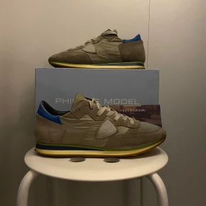 Phillipe model skor - Hej, säljer nu mina Philippe Mode som ligger på ca. 3000 kr i nypris.  Priset kan diskuteras vid snabb affär Skick: 7/10 