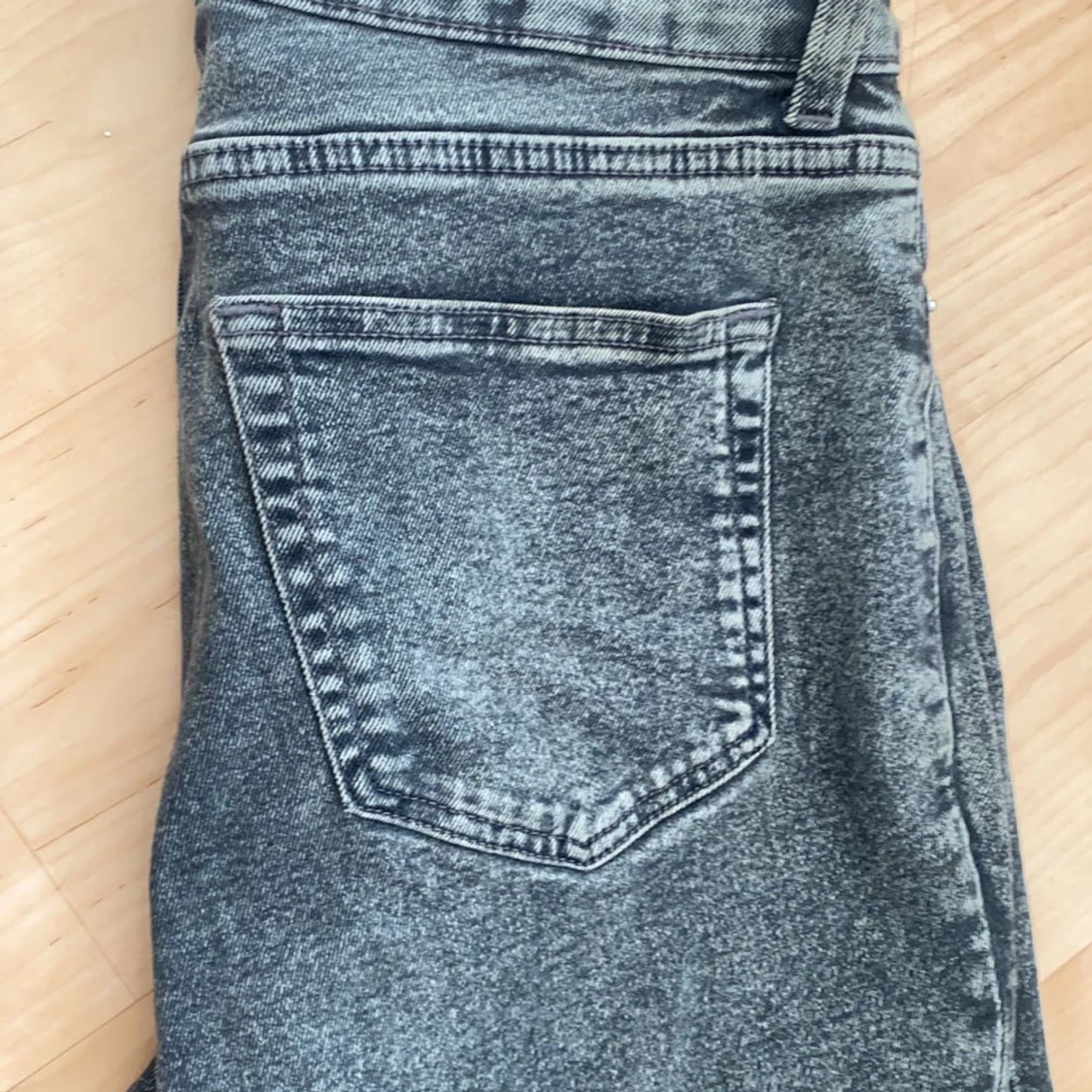 Grå bootcut jeans - 91
