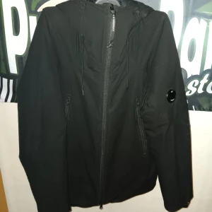 Cp company jacka  - HELT NY  CON 9.5/10 ÄKTA  STORLEK LARGE PASSAR MEDIUM  Nypris 4500kr 