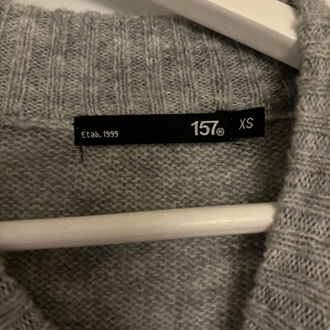 Grå stickad tröja - 90