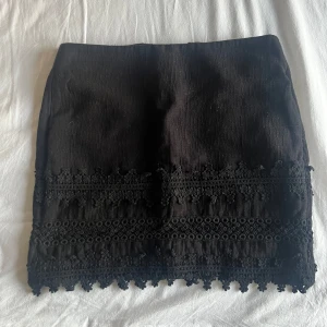 Svart kjol  - Fin kjol aldrig använd pga för stor