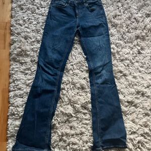 Snygga jeans  - Bootcut jeans från zara, lite avklippta i hälen 