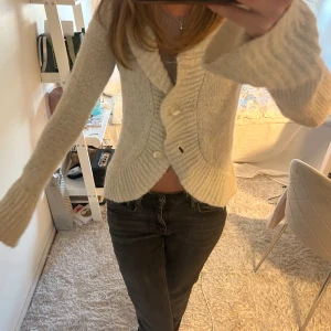 Glittrig vit kofta  - Glittrig vit kofta🩷