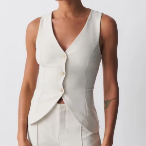 Kostym topp - Helt ny kostym topp från Gina aldrig använd pgr av att den är för liten! Nypris ligger på 459-: