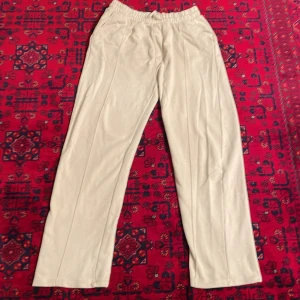 Mjukis byxor  - Bershka mjukis byxor 