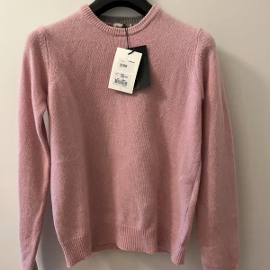 By Marlene Birger 100% kashmir - Ny helt oanvänd tröja i 100% Kashmir  Storlek xxs Nypris  2598kr 
