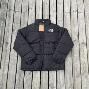 Säljer en splitter ny north face puffer jacka