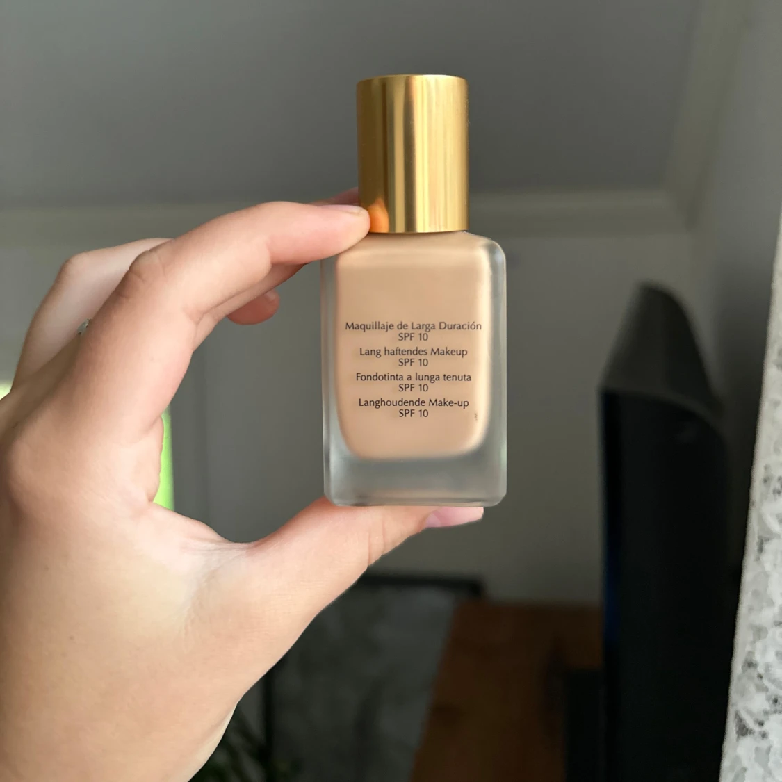 Estée Lauder foundation  - 90